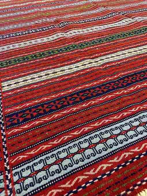 تصویر 2 از گلیم دستباف عشایری با رنگ بندی طبیعی